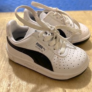 5T toddler unisex Puma Sneakers